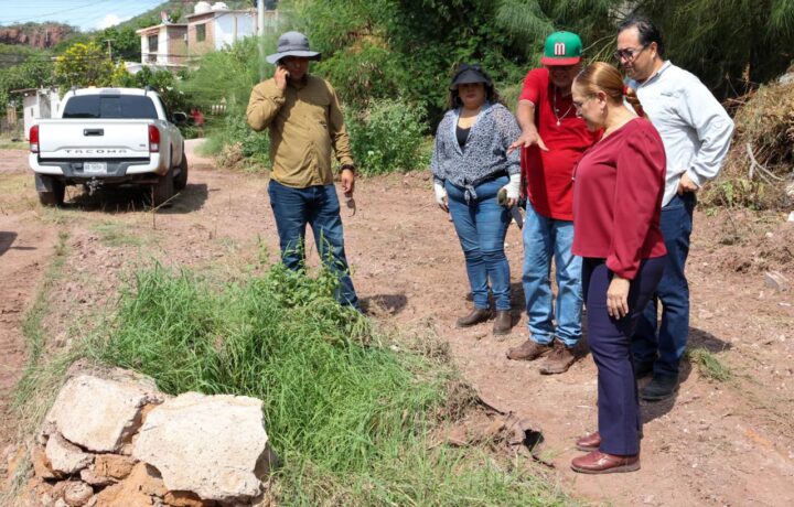 Supervisa presidenta municipal, doctora Karla Córdova González limpieza de arroyos y trabajos en dren pluvial